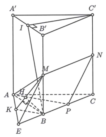 Cho lăng trụ đứng ABC.A'B'C' có đáy ABC là tam giác cân tại C, AB = AA' = a (ảnh 1)