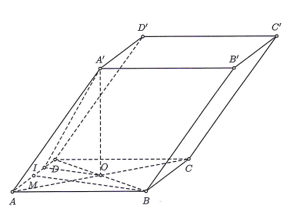 Cho hình hộp ABCD.A'B'C'D' có đáy là hình thoi cạnh a và góc BAD = 60o (ảnh 1)