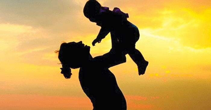 TOP 10 Đoạn văn Phân tích ý nghĩa hai câu cuối Tôi đã năm mươi mốt tuổi, tôi có hai con. Và tôi vẫn còn muốn mẹ (ảnh 2)