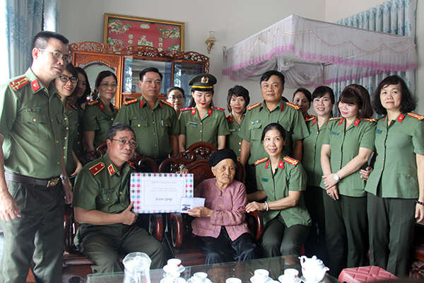 TOP 10 bài Giới thiệu về hoạt động đền ơn đáp nghĩa người có công với đất nước (ảnh 2)