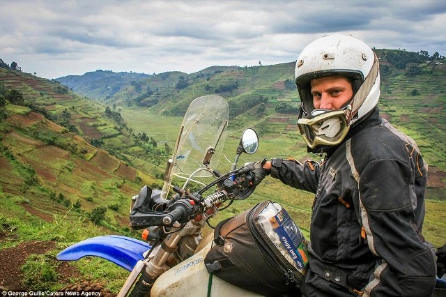 Hành trình khám phá thế giới tuyệt đẹp trên xe mô-tô | Báo Dân trí