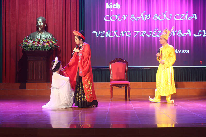 TOP 10 bài Giới thiệu một tác phẩm kịch mà em thấy tâm đắc 2024 SIÊU HAY